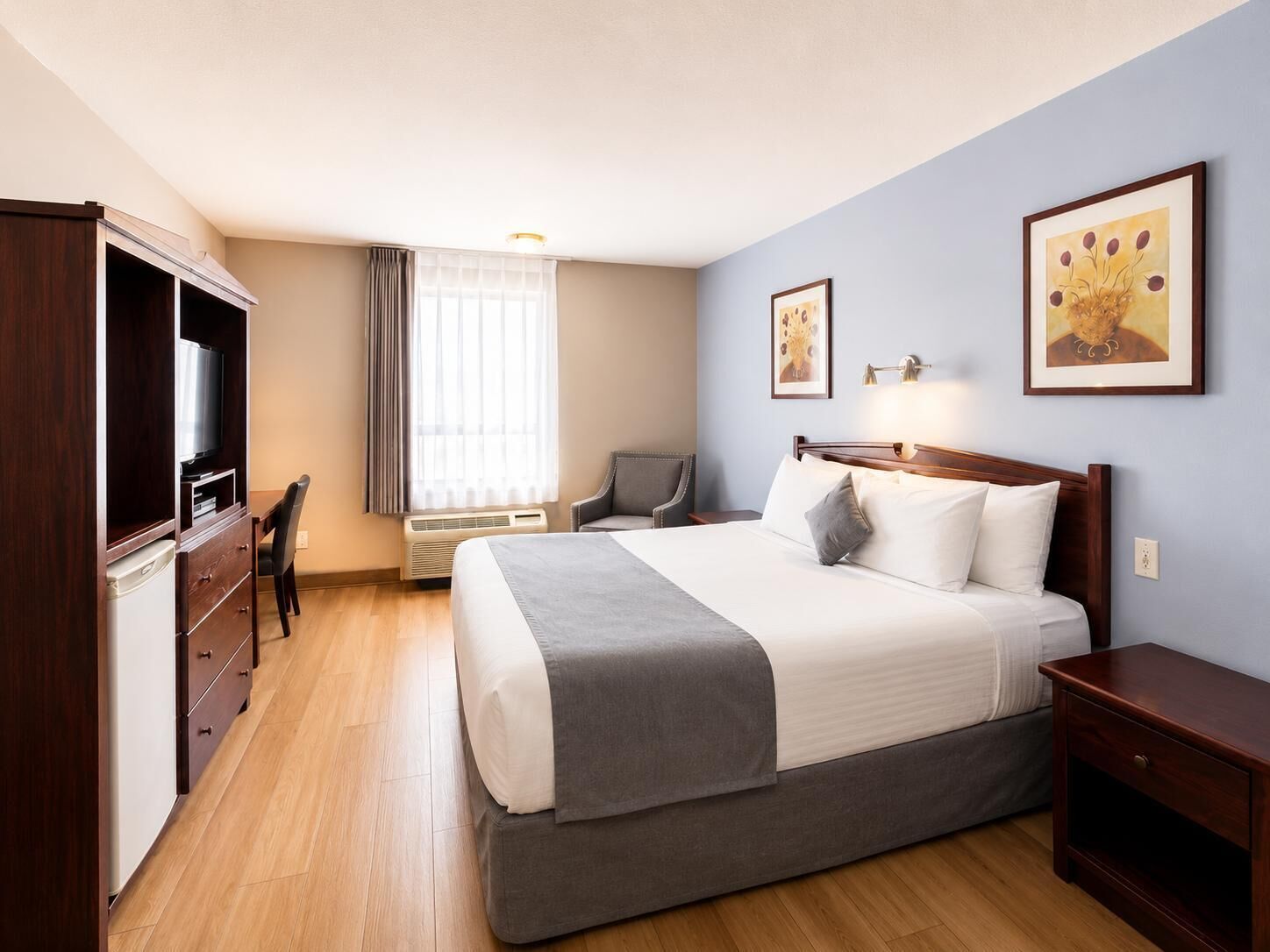 Room, 1 King Bed | Desk, laptop workspace, blackout drapes, iron/ironing board