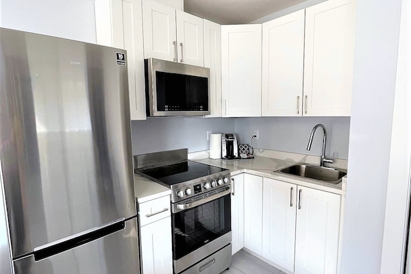 Comfort kamer, 1 kingsize bed, niet-roken (Efficiency) | Privékeuken | Een koelkast, een magnetron, een koffiezetapparaat/waterkoker