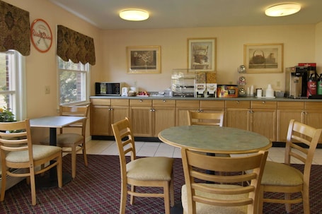 Restaurantes. Howard Johnson by Wyndham Williamstown