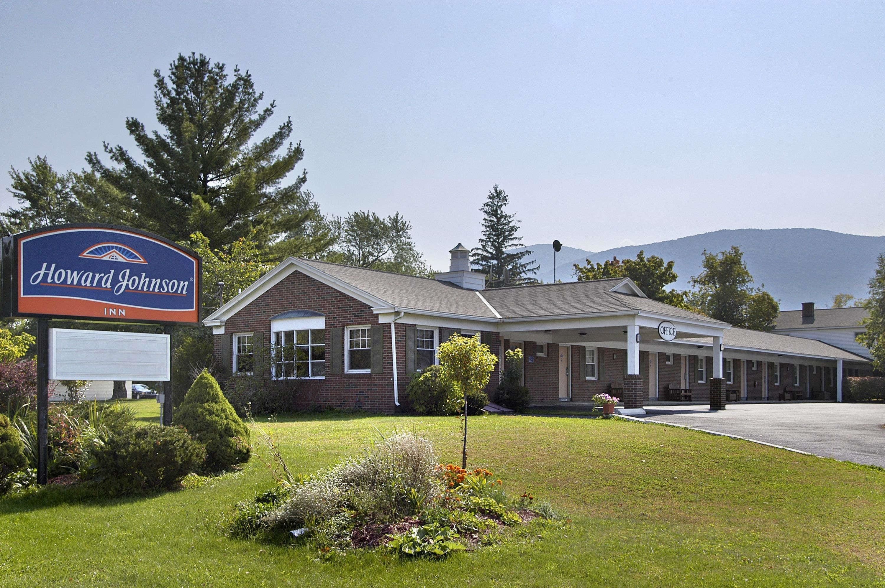 Howard Johnson by Wyndham Williamstown in Williamstown, United States
