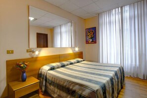 Zimmersafe, Schreibtisch, kostenloses WLAN