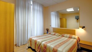 In-room safe, desk, WiFi (free) - Hotel Urbis (Rome)