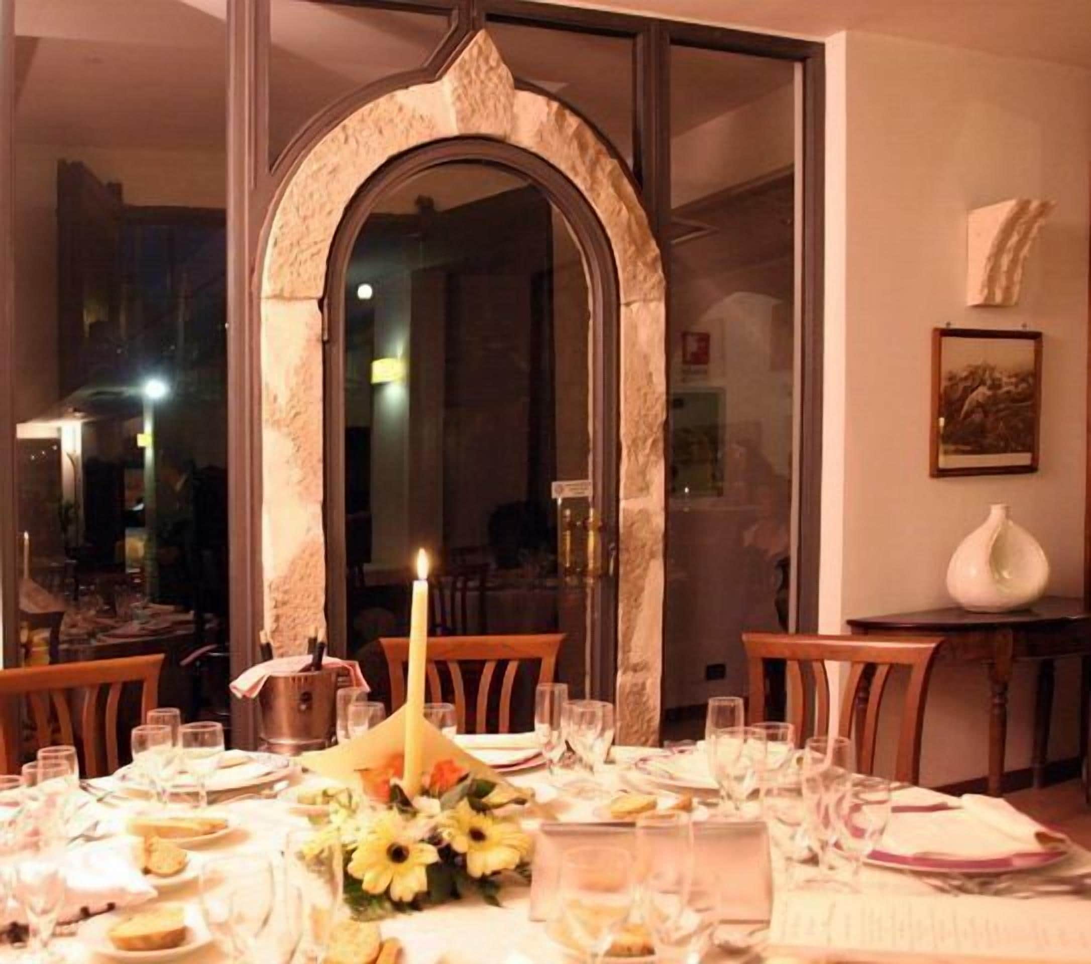 breakfast, lunch, dinner served; local cuisine, al fresco dining