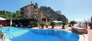 Seasonal outdoor pool, open 9:30 AM to 7:30 PM, pool umbrellas - Hotel Villa Sonia (Castelmola)