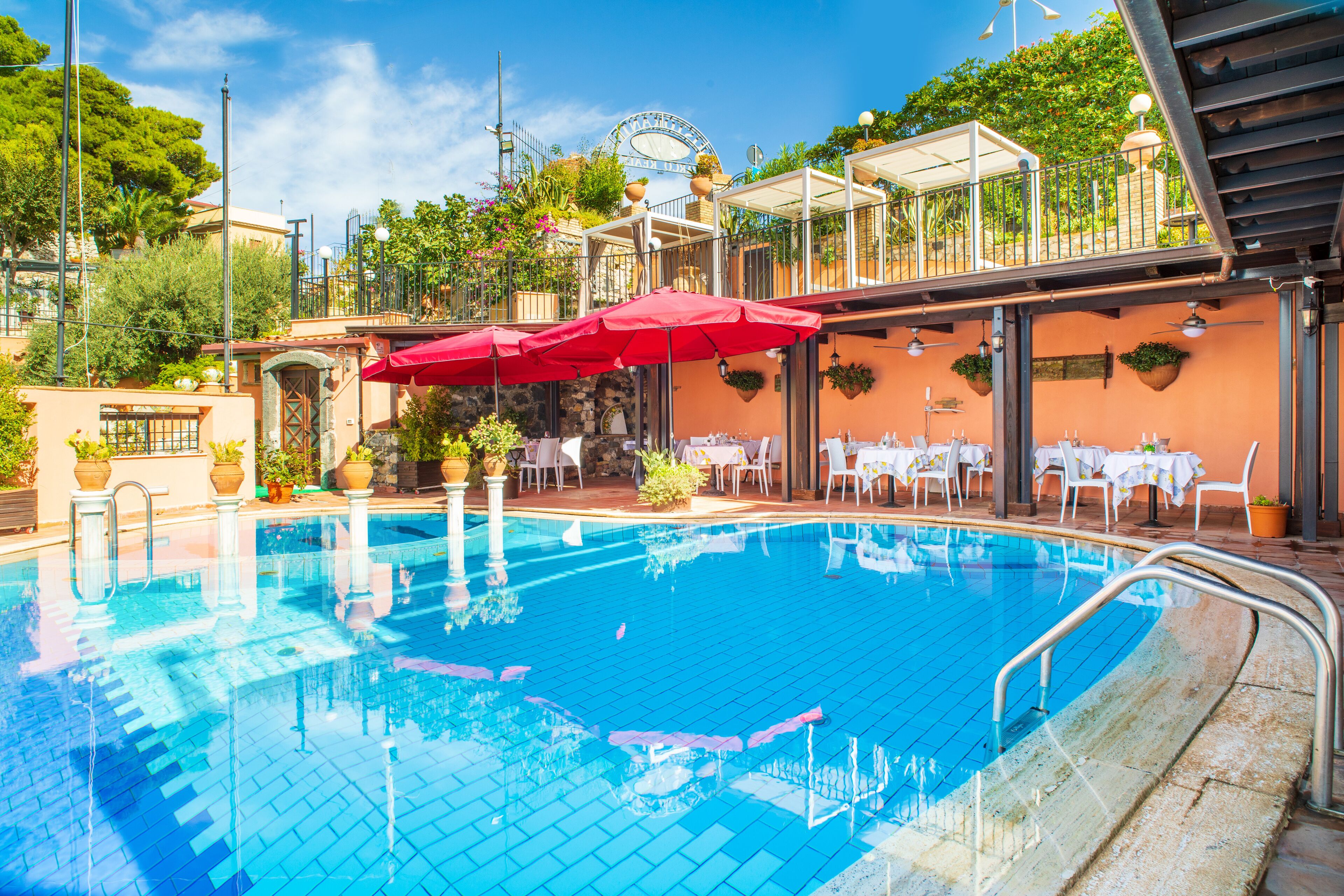 Breakfast, lunch and dinner served