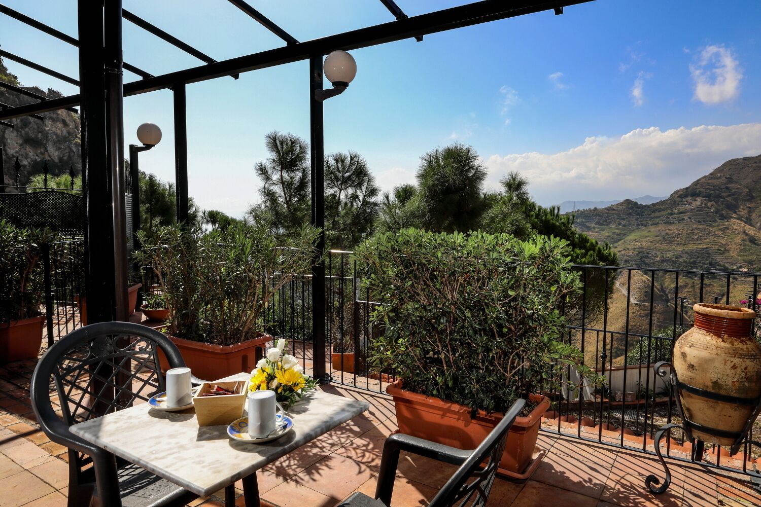 Mökki (Garden) | Näkymä parvekkeelta