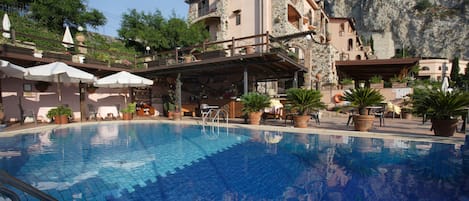 Seasonal outdoor pool, open 9:30 AM to 7:30 PM, pool umbrellas