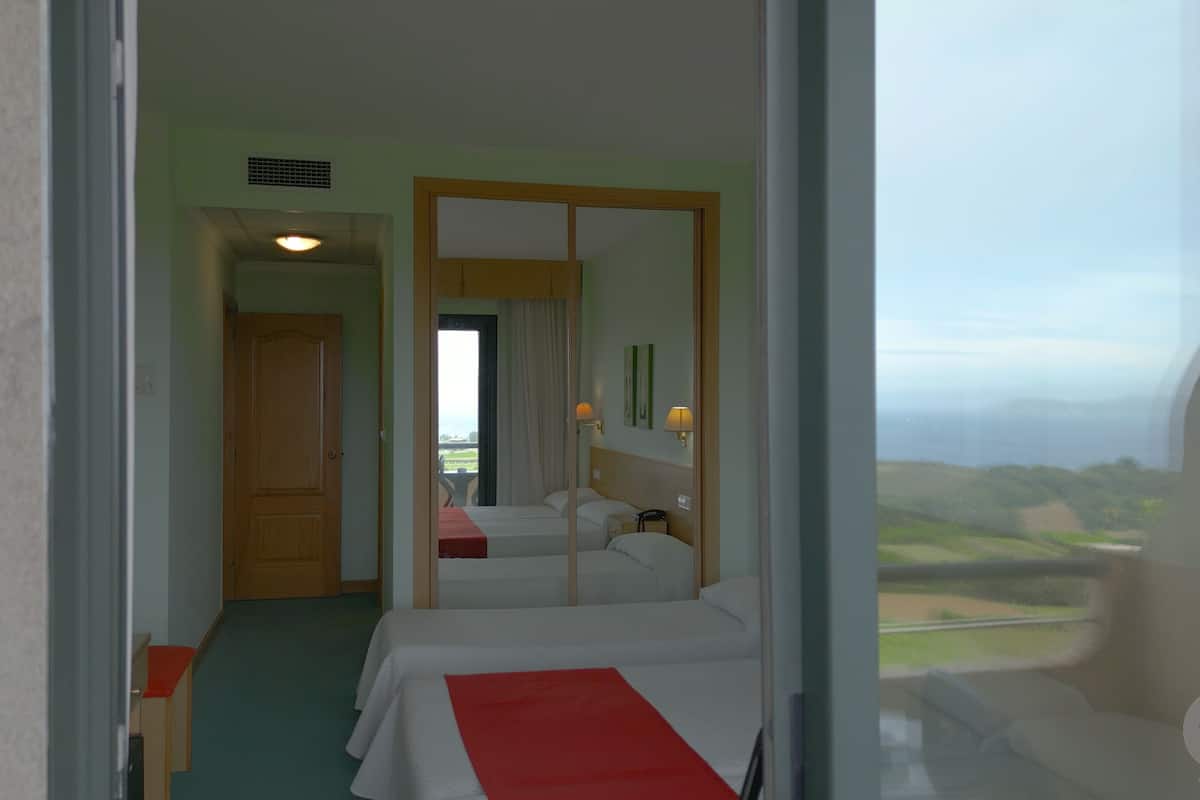 in-room safe, desk, laptop workspace, blackout curtains