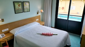 Standard Room, Multiple Beds, Pool View