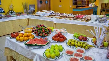 Tägliches Frühstücksbuffet gegen Gebühr