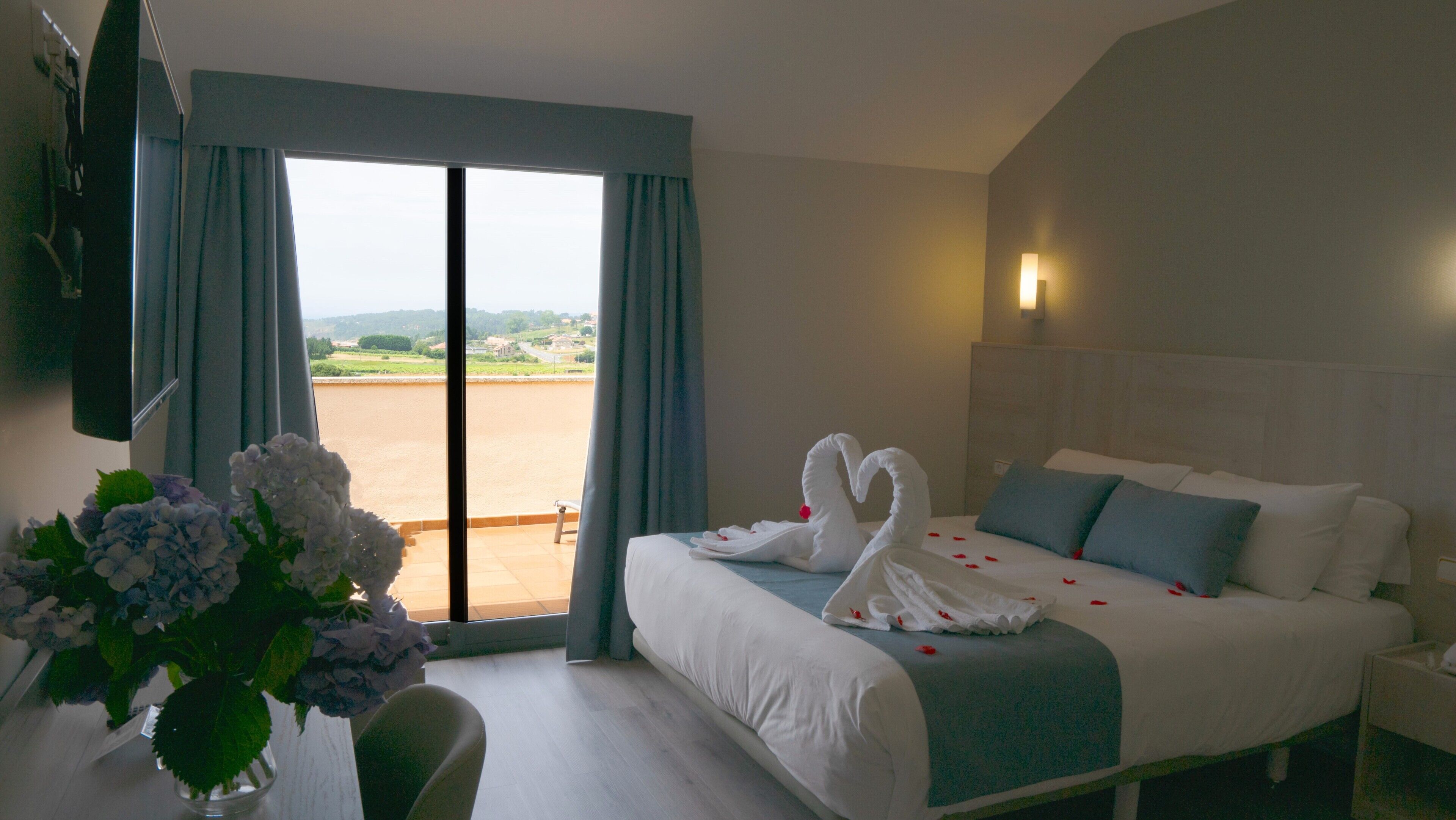 Deluxe Room | In-room safe, desk, laptop workspace, blackout curtains