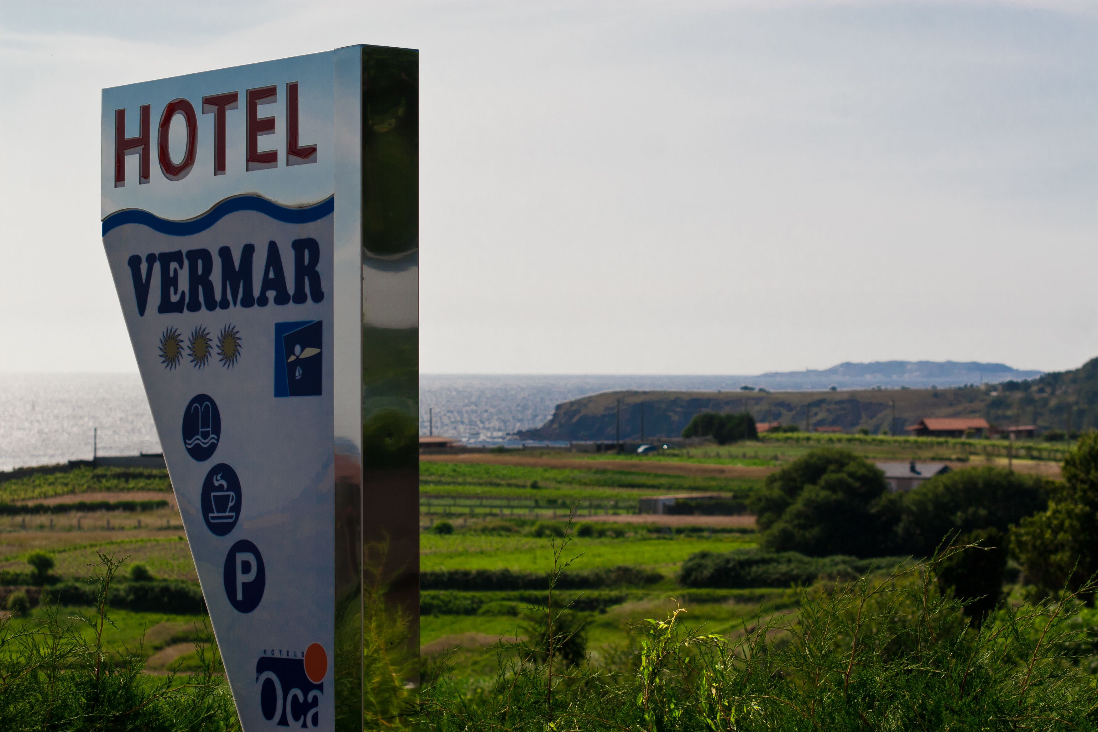 twin room, sea view (cama extra niño) | in-room safe, desk, laptop workspace, blackout curtains