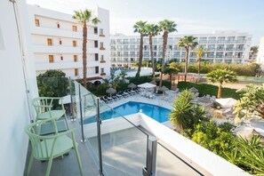 高級雙人或雙床房, 高層 | 書桌、遮光窗簾/窗簾、免費 Wi-Fi、床單