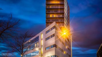 Façade de l’hébergement - soirée/nuit