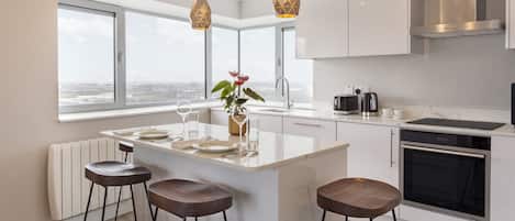 Apartment, 2 Double Beds, City View | Private kitchen