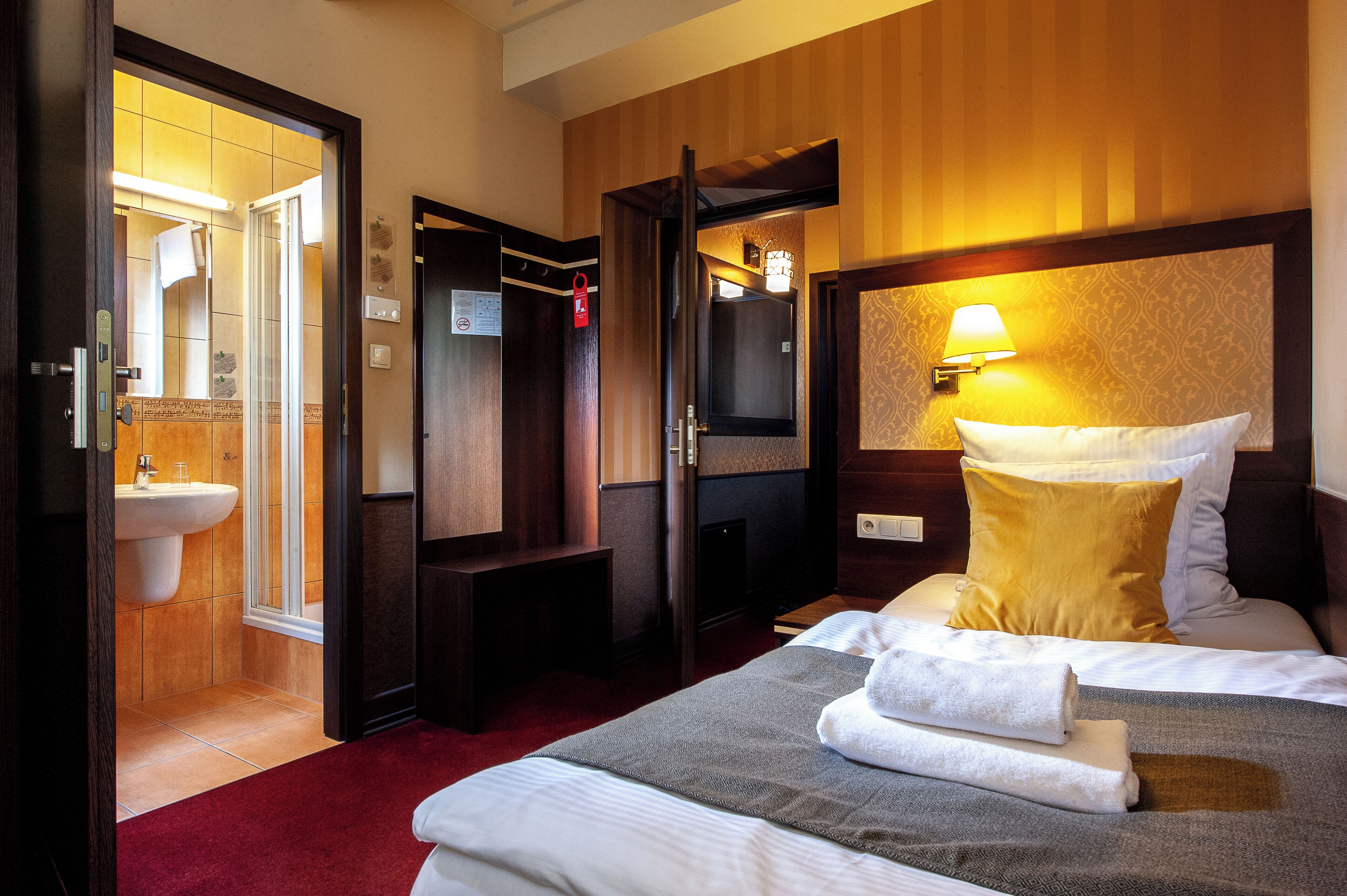 single room | in-room safe, desk, soundproofing, iron/ironing board