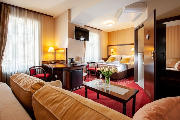 In-room safe, desk, soundproofing, iron/ironing board