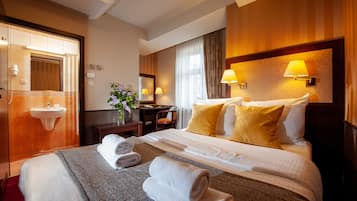 Quarto casal ou duplo standard | Cofres nos quartos, escrivaninha, quartos à prova de som