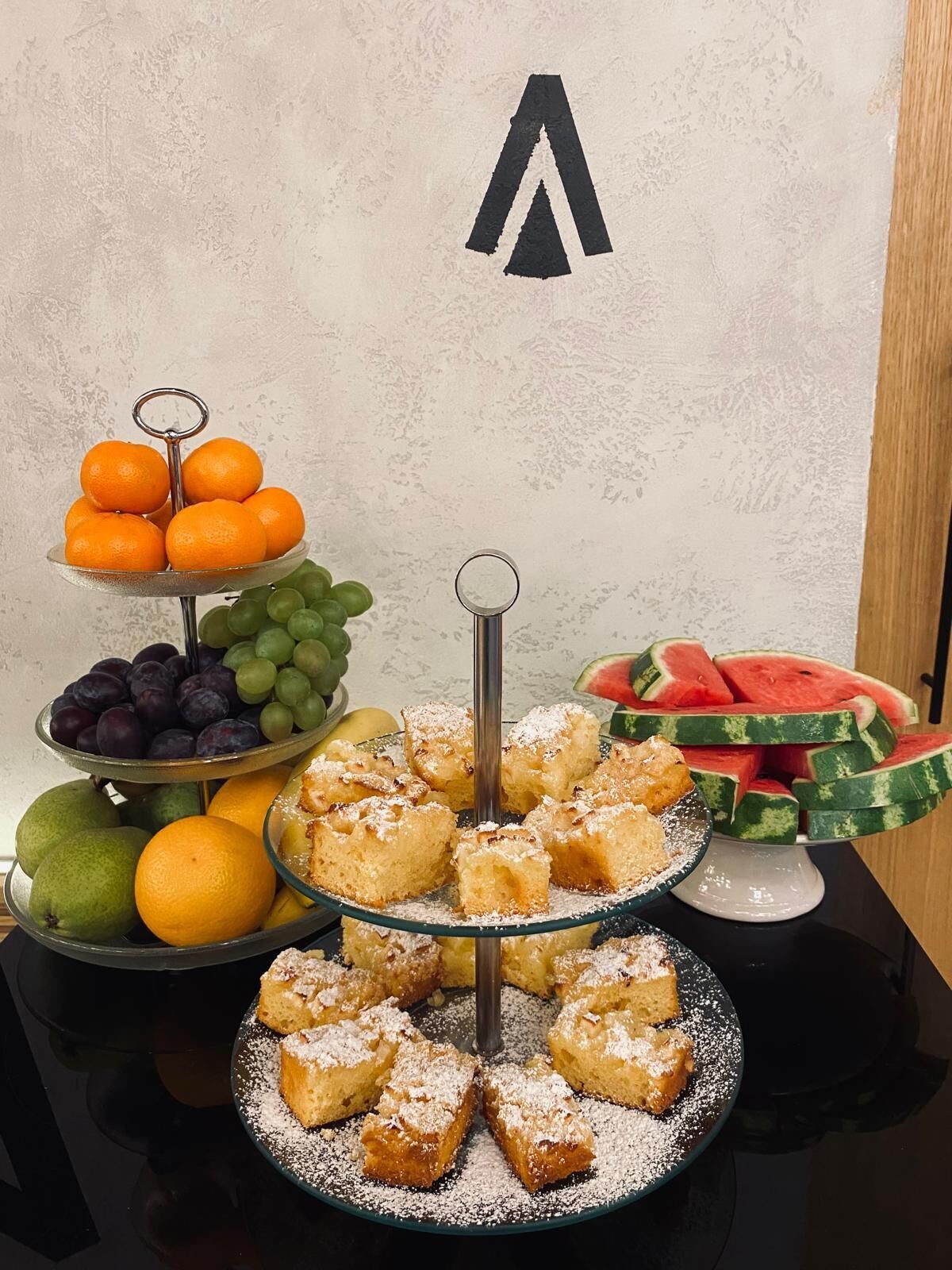 daily buffet breakfast (pln 49 per person)