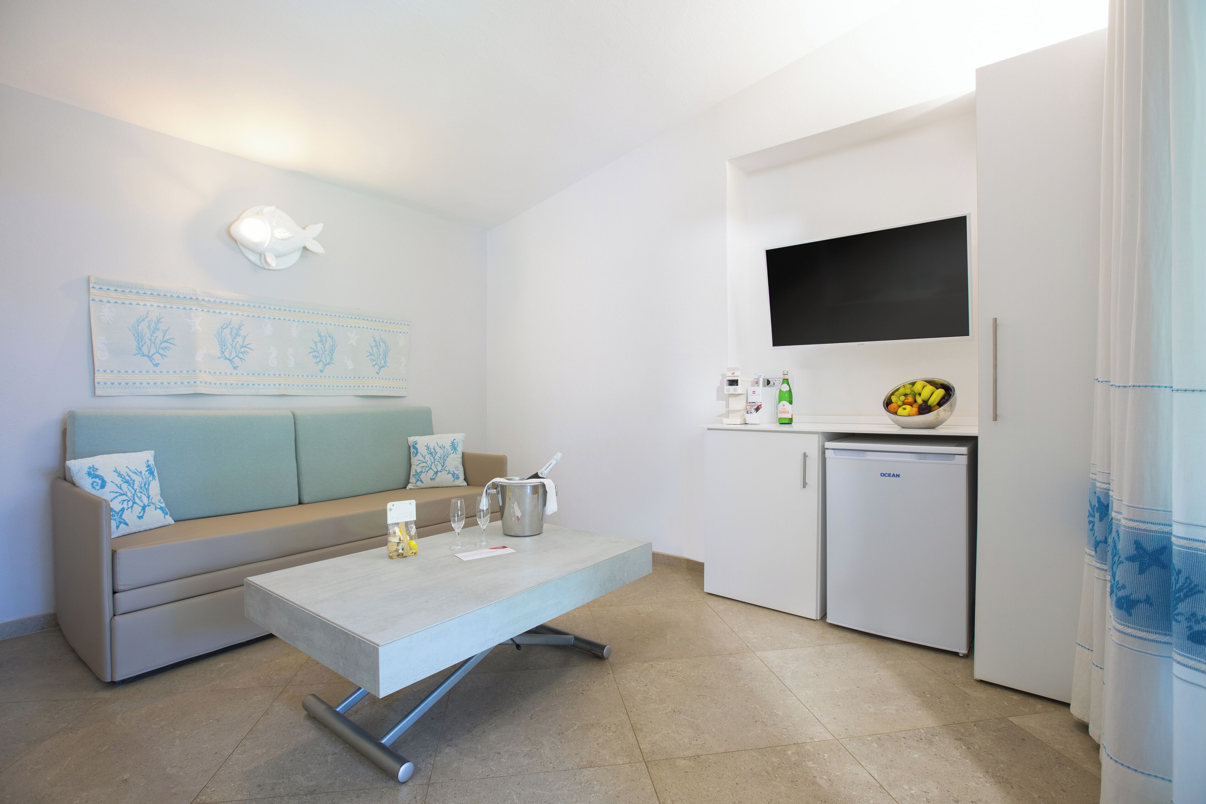 Suite – exclusive, 2 soverom, hageutsikt, ved strandkanten | Dundyner, minibar, safe på rommet og blendingsgardiner