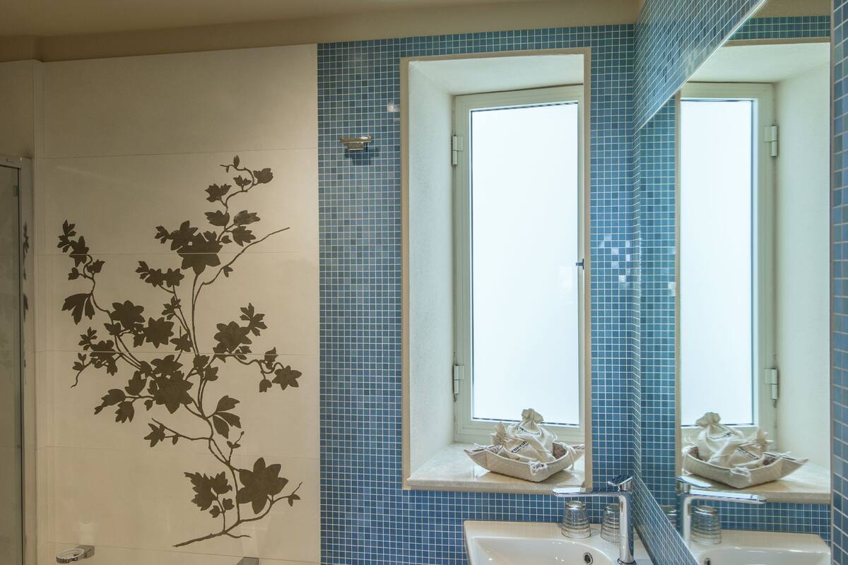 camera superior, fronte mare | bathroom | shower, free toiletries, hair dryer, bidet