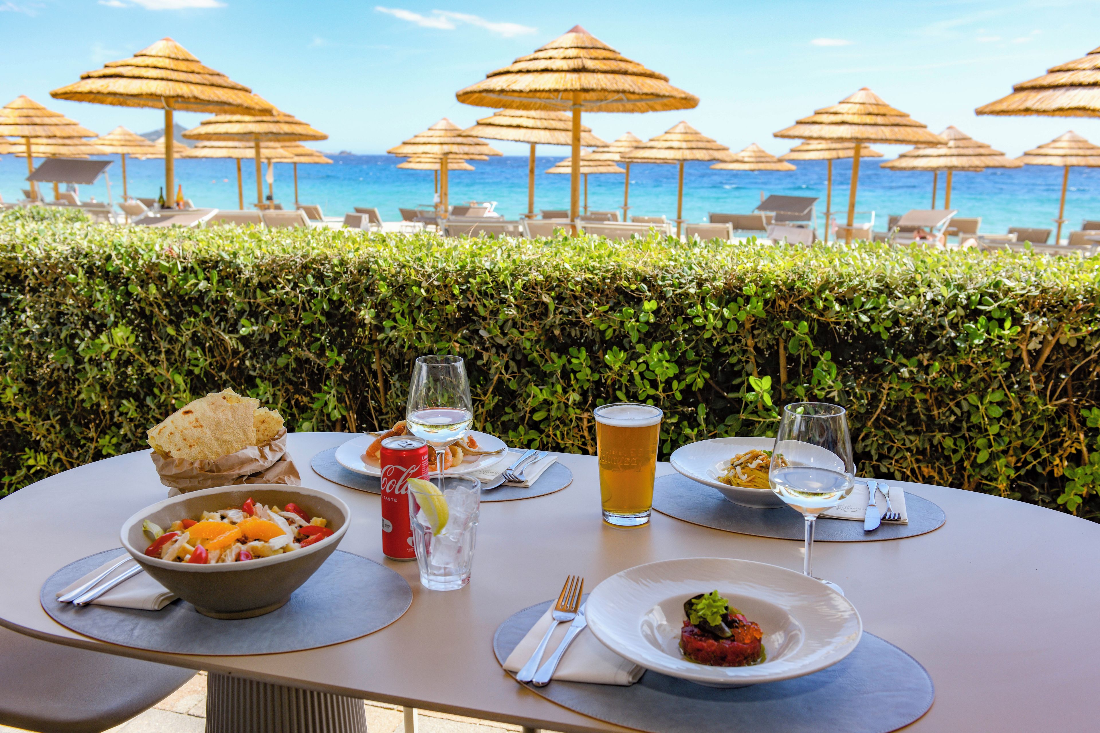 2 restaurants; breakfast, lunch, and dinner served