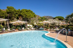 2 outdoor pools, pool umbrellas, pool loungers