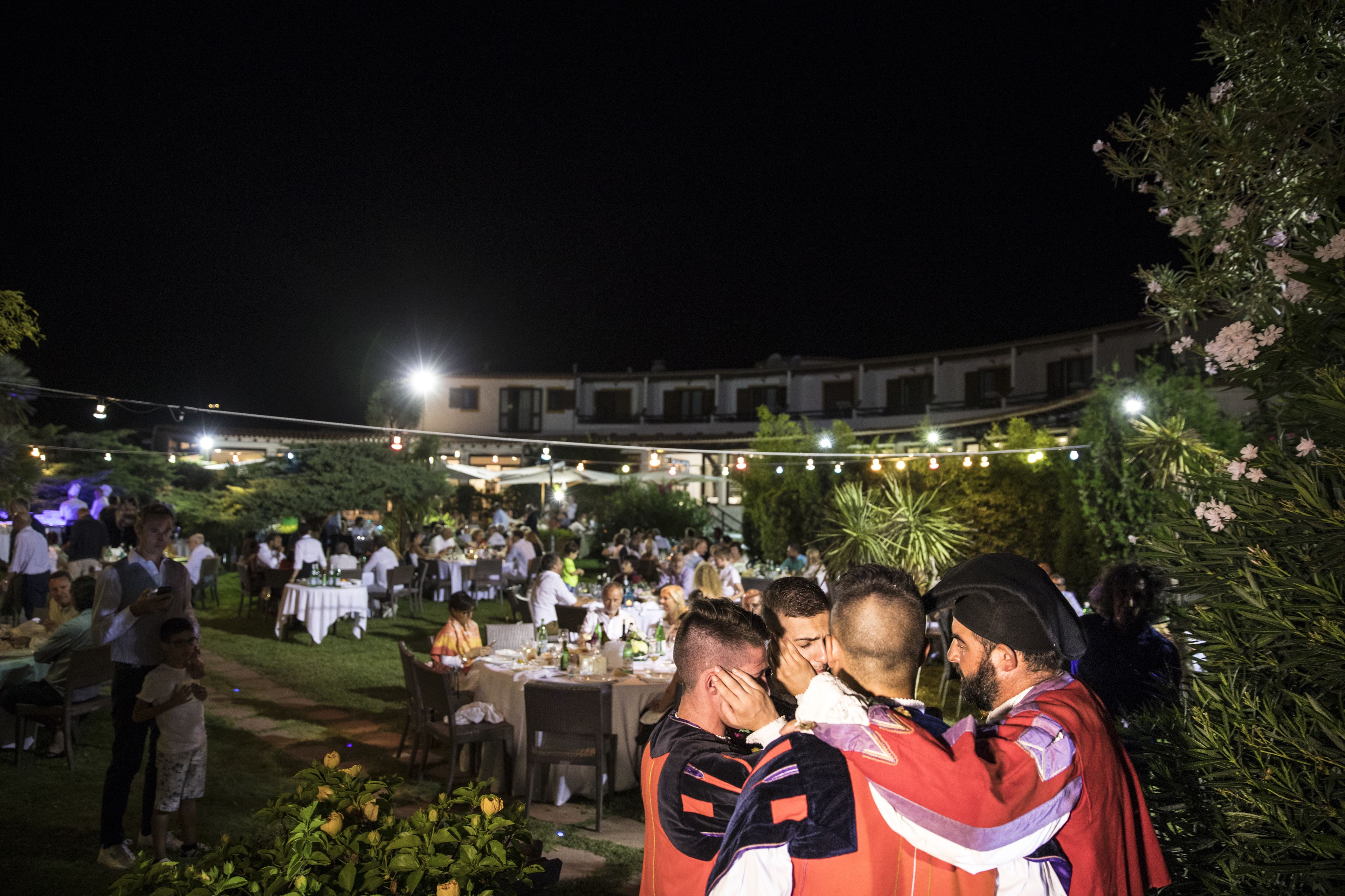 2 restaurants, breakfast, lunch, dinner served; local cuisine