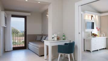 Hypo-allergenic bedding, minibar, in-room safe, desk