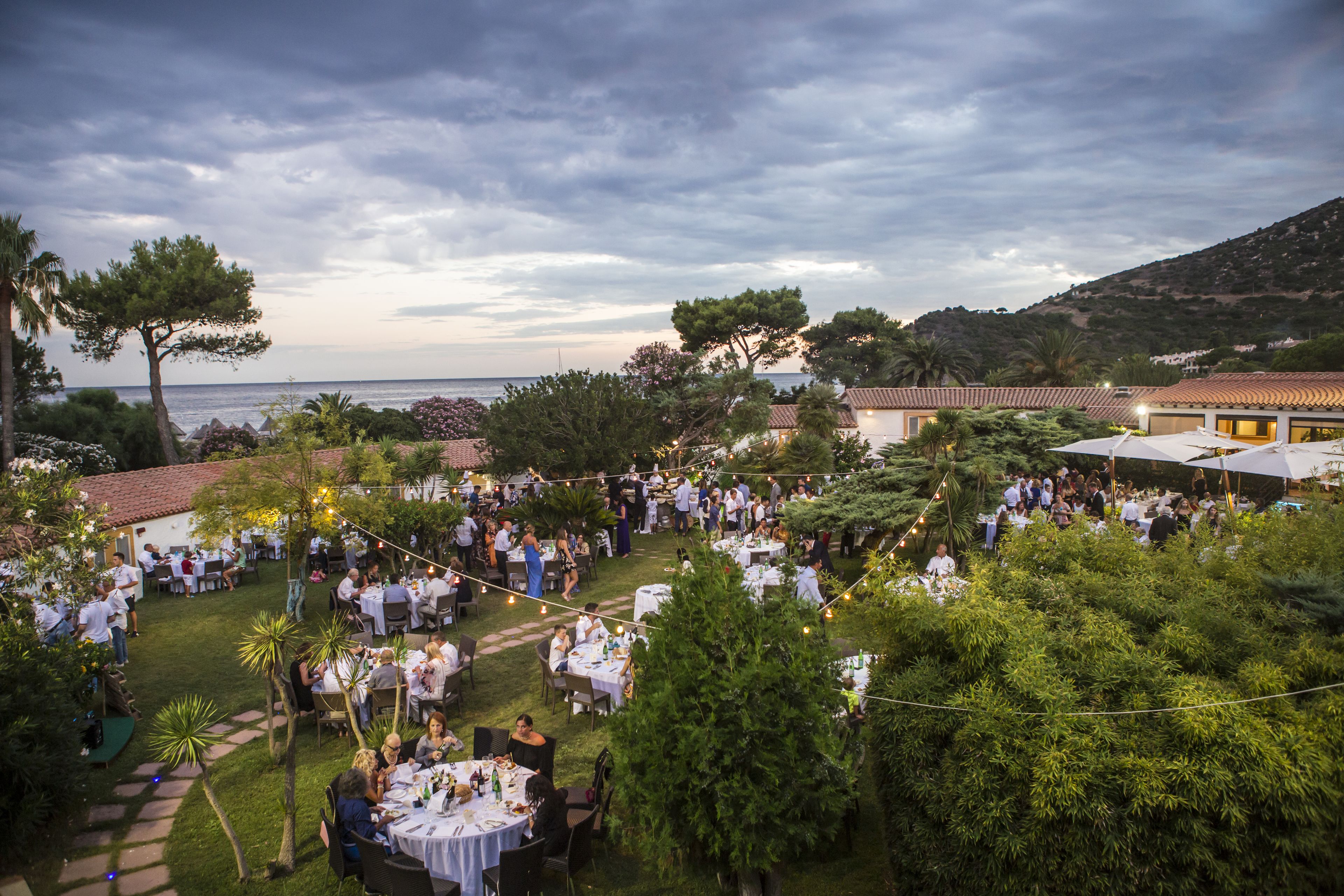 2 restaurants, breakfast, lunch, dinner served; local cuisine