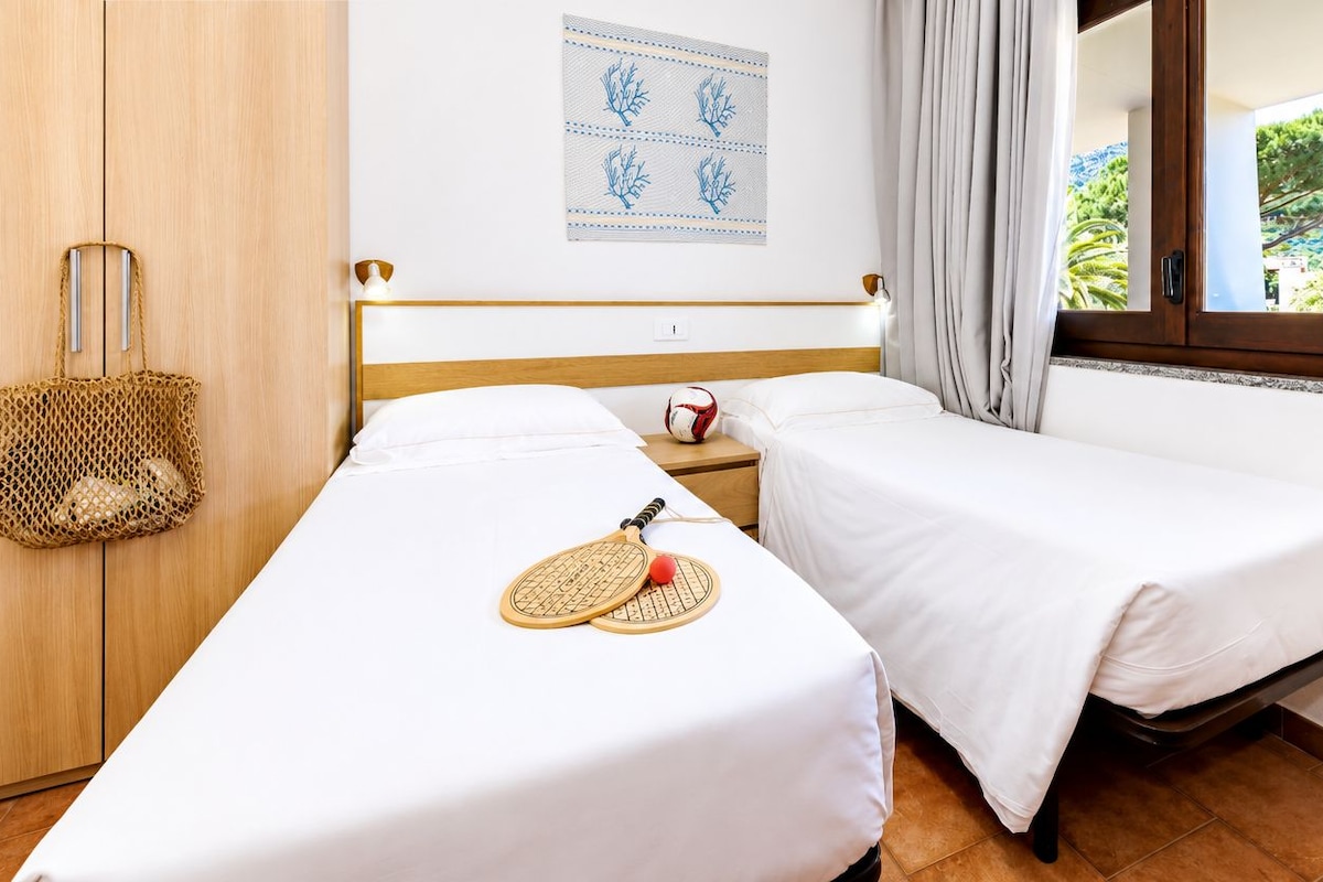 Appartamento 1° Piano Vista Mare | Down comforters, minibar, in-room safe, blackout drapes