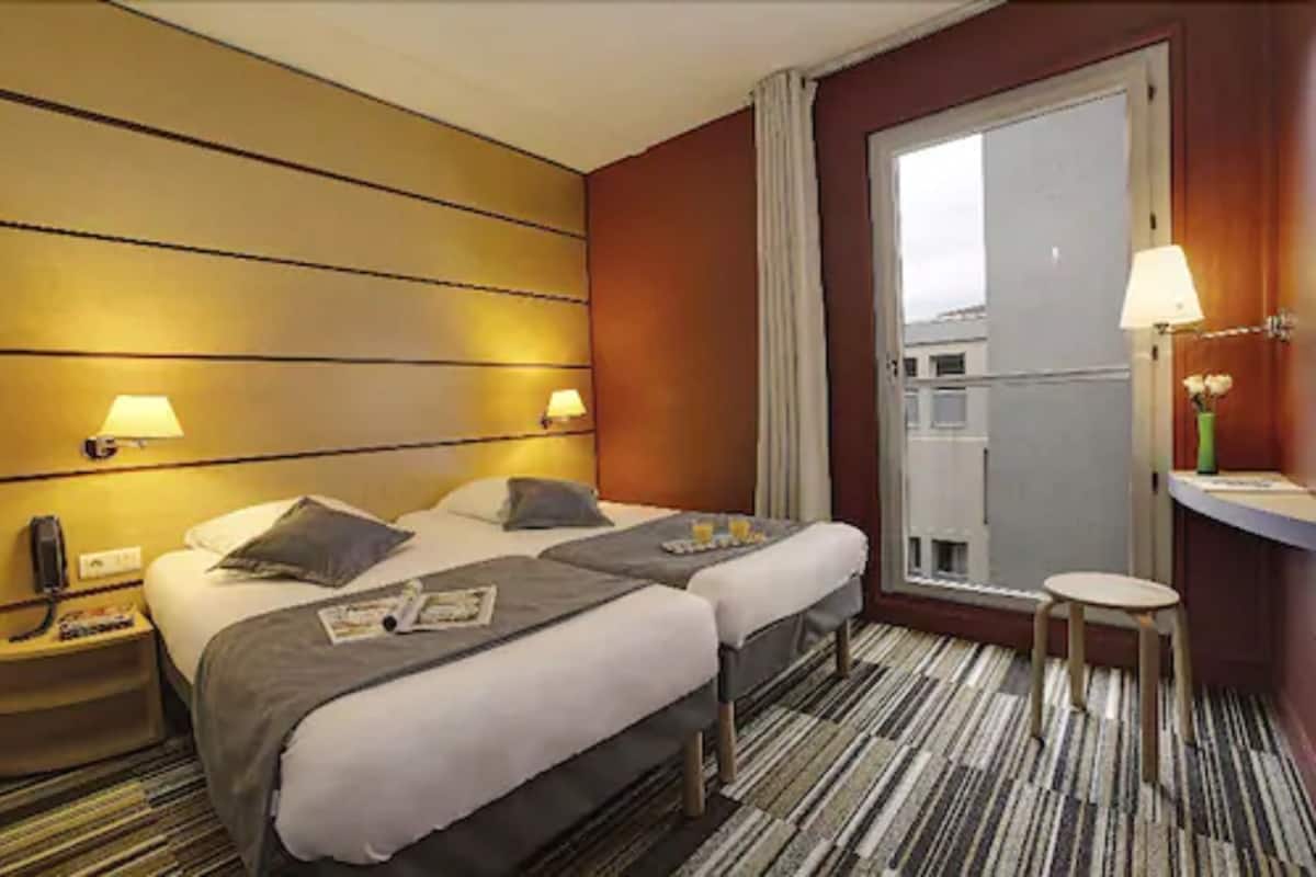 ห้องทวิน | เตียง Select Comfort, ตู้นิรภัยในห้องพัก, โต๊ะทำงาน, เตารีด/โต๊ะรีดผ้า