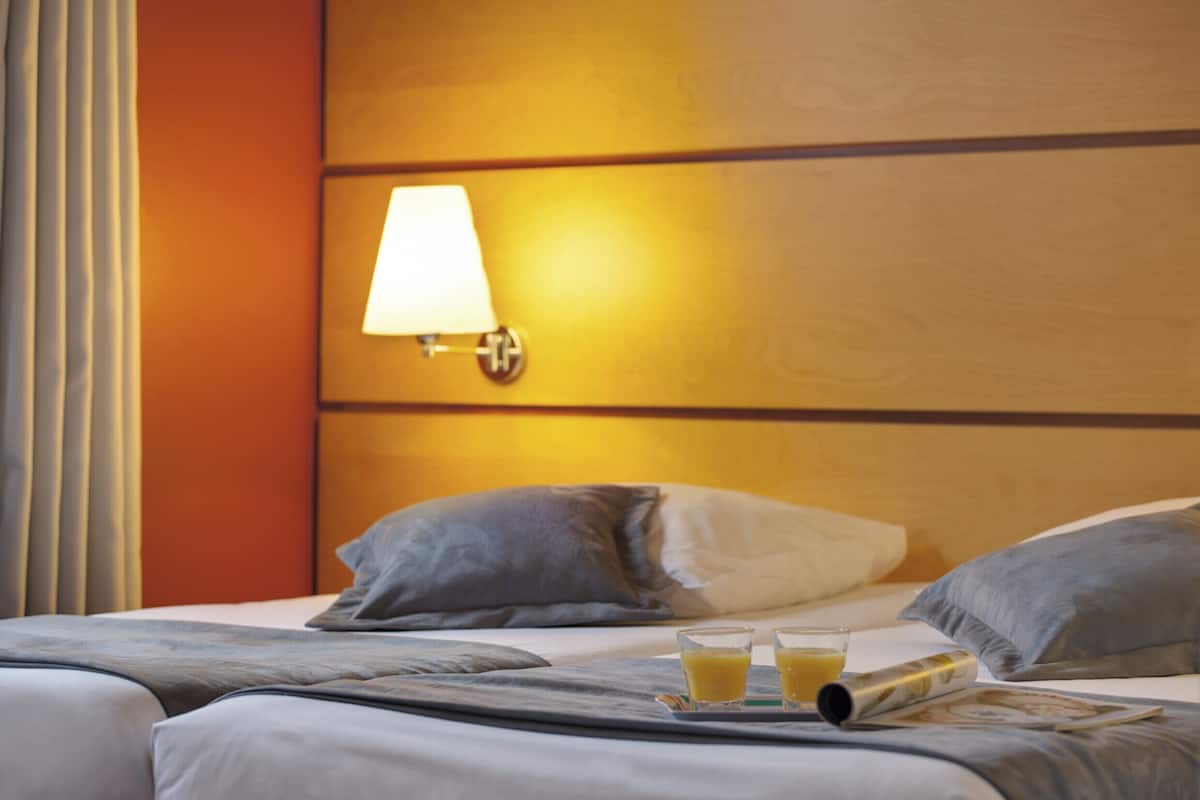 เตียง Select Comfort, ตู้นิรภัยในห้องพัก, โต๊ะทำงาน, เตารีด/โต๊ะรีดผ้า