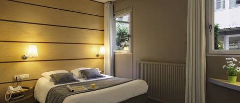 Tallelokero huoneessa, työpöytä, silitysrauta/-lauta, ilmainen Wi-Fi