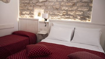 Chambre Triple Standard | Minibar, rideaux occultants, Wi-Fi gratuit