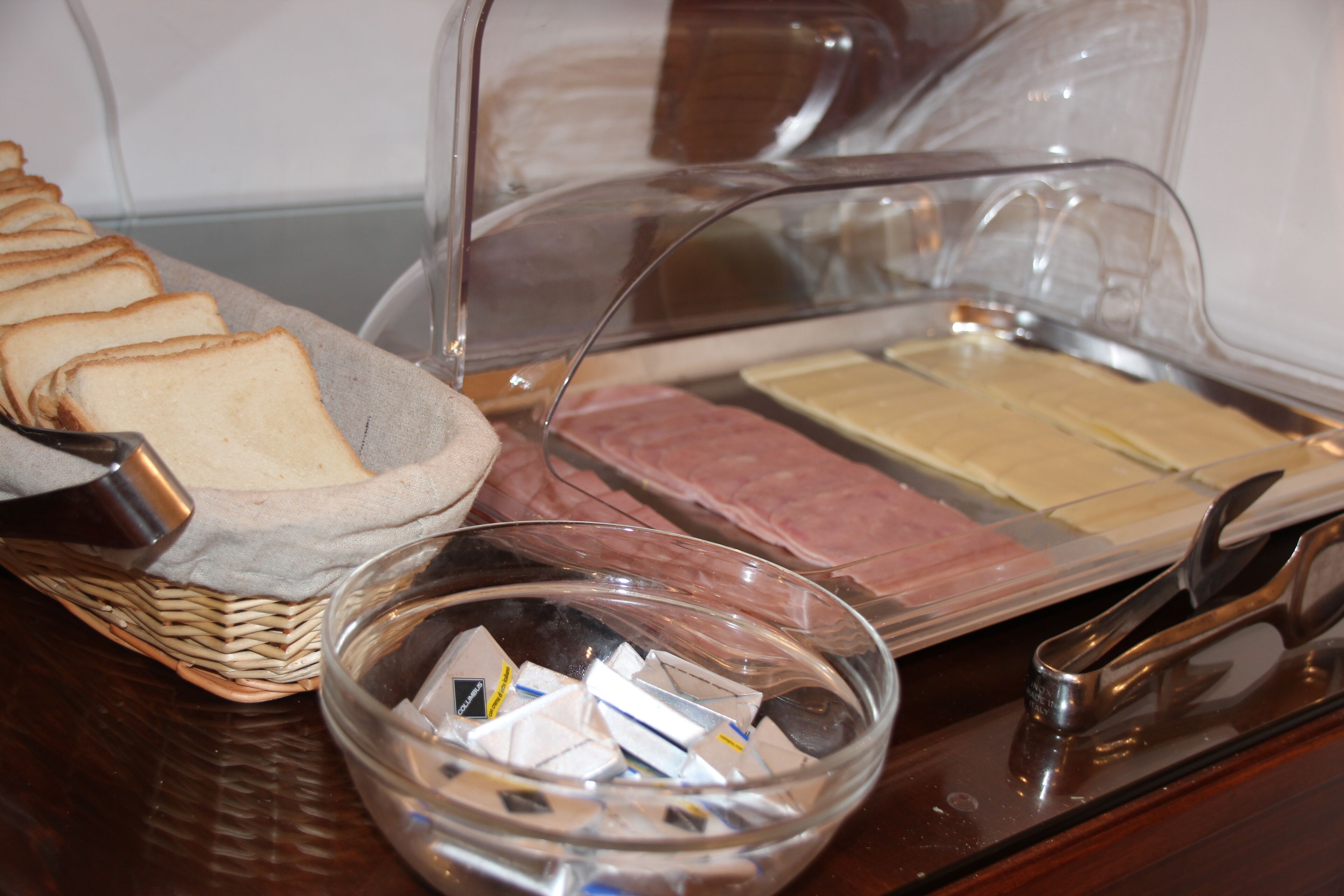 free buffet breakfast