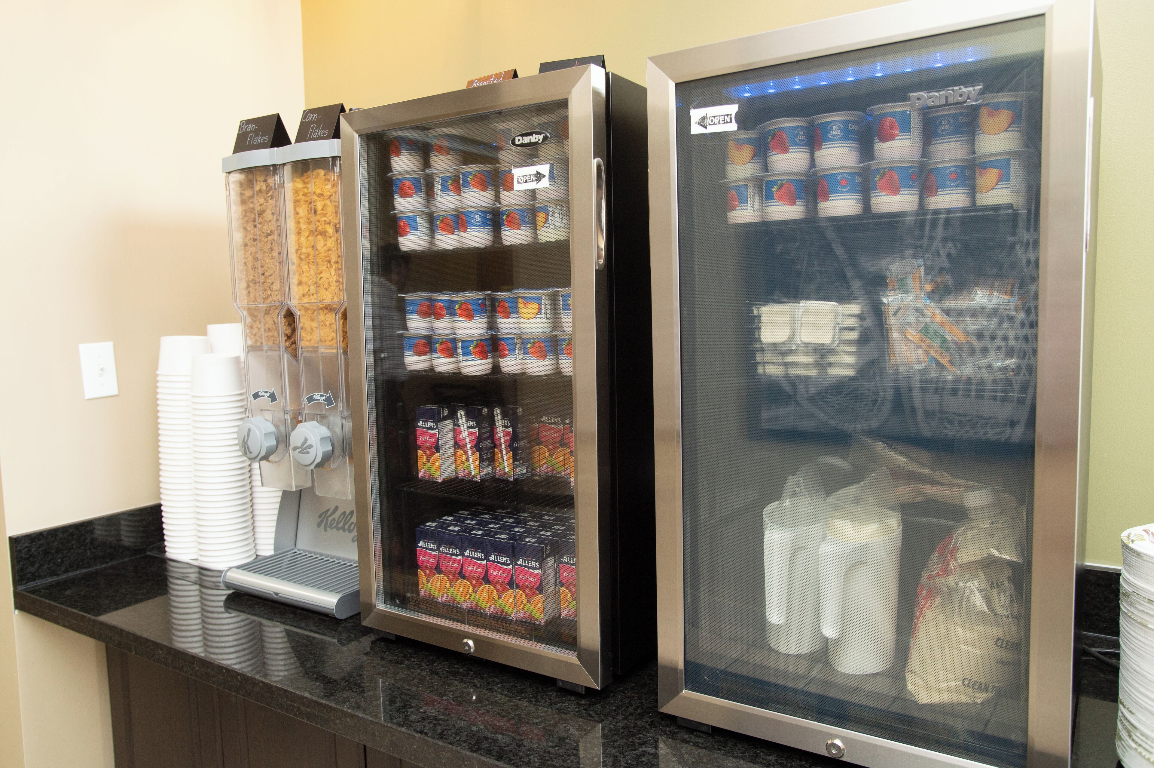 Photo - Super 8 by Wyndham Mississauga