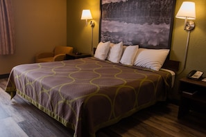 1 bedroom, desk, soundproofing, free cribs/infant beds