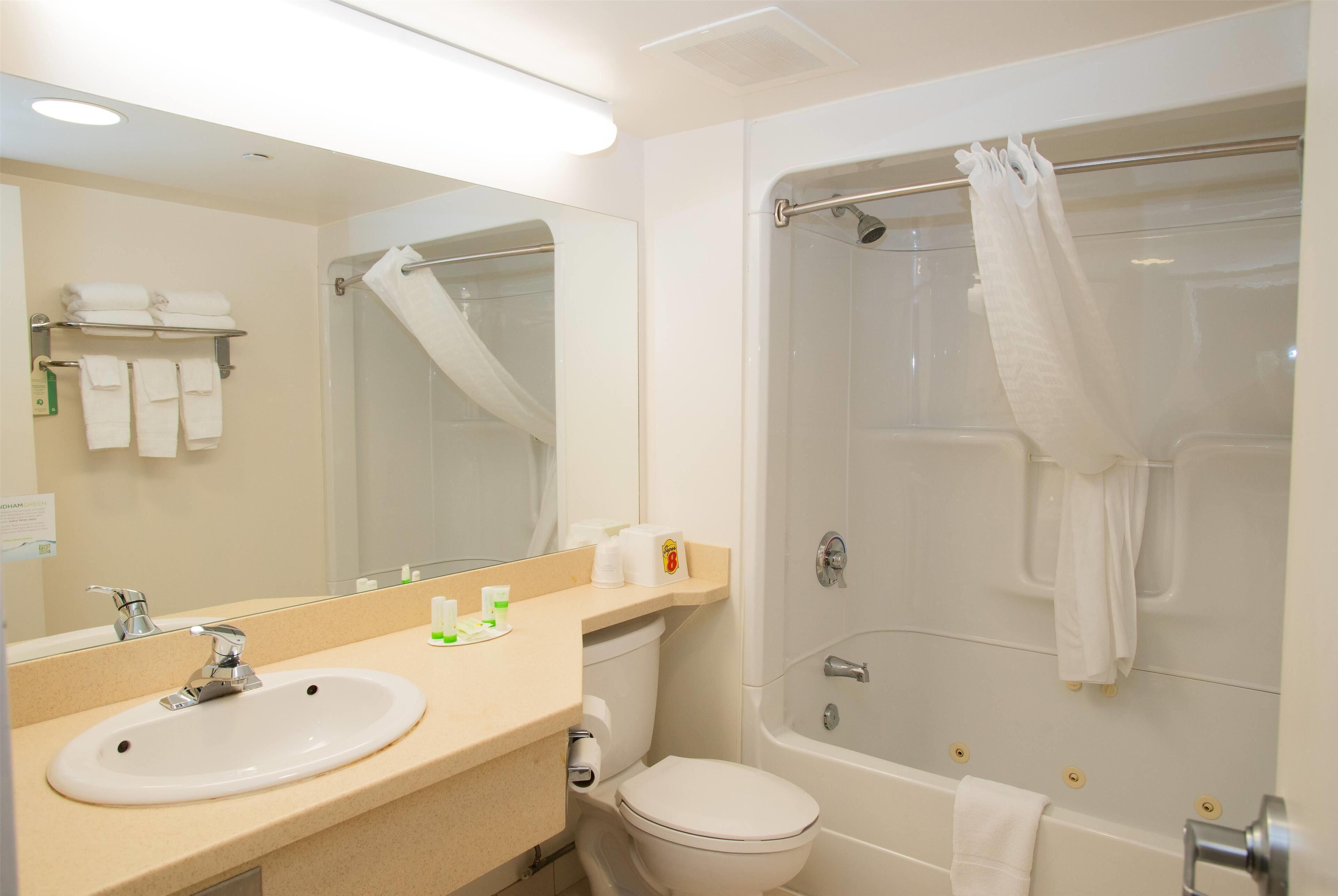 Photo - Super 8 by Wyndham Mississauga