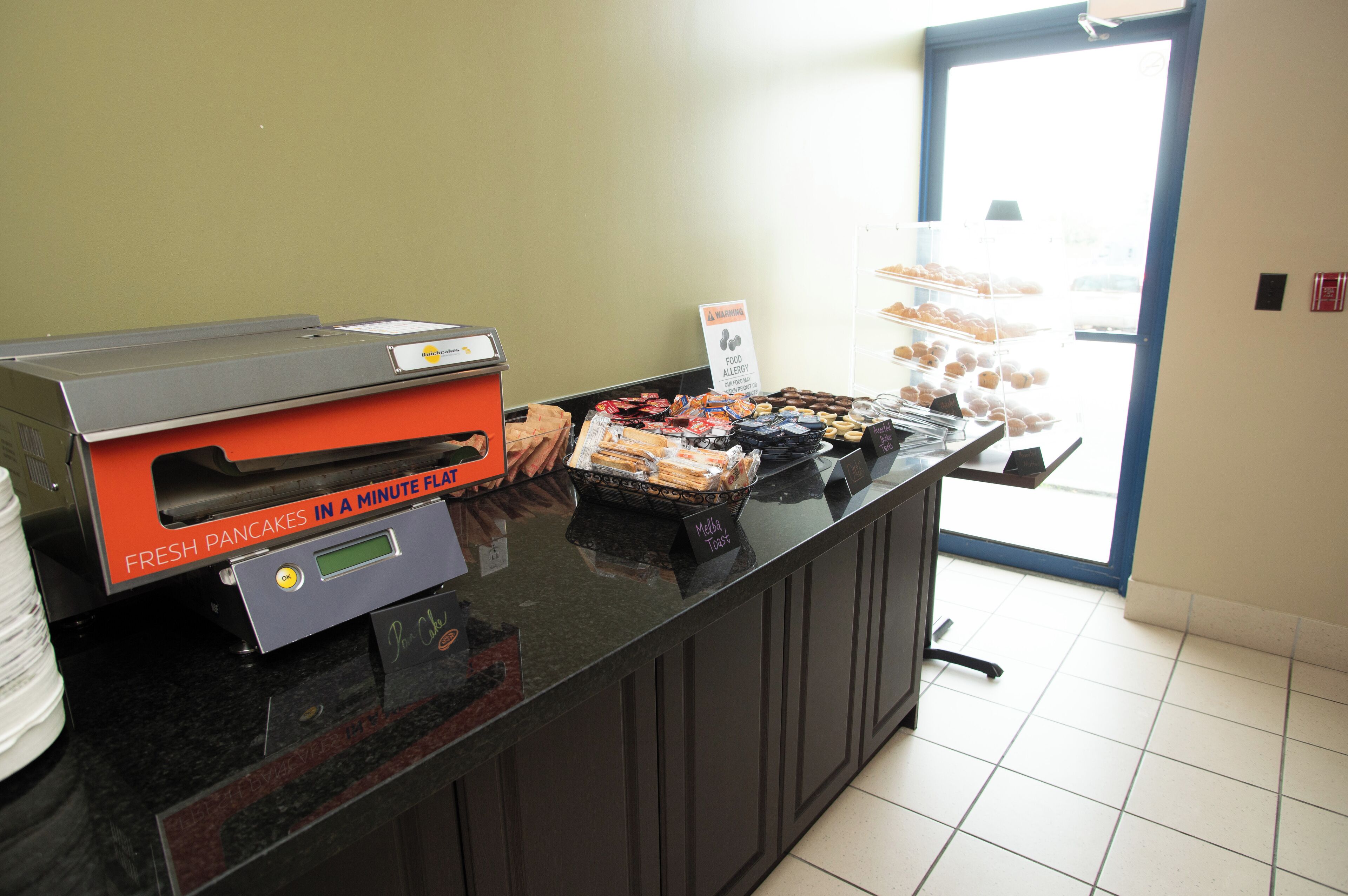 Photo - Super 8 by Wyndham Mississauga