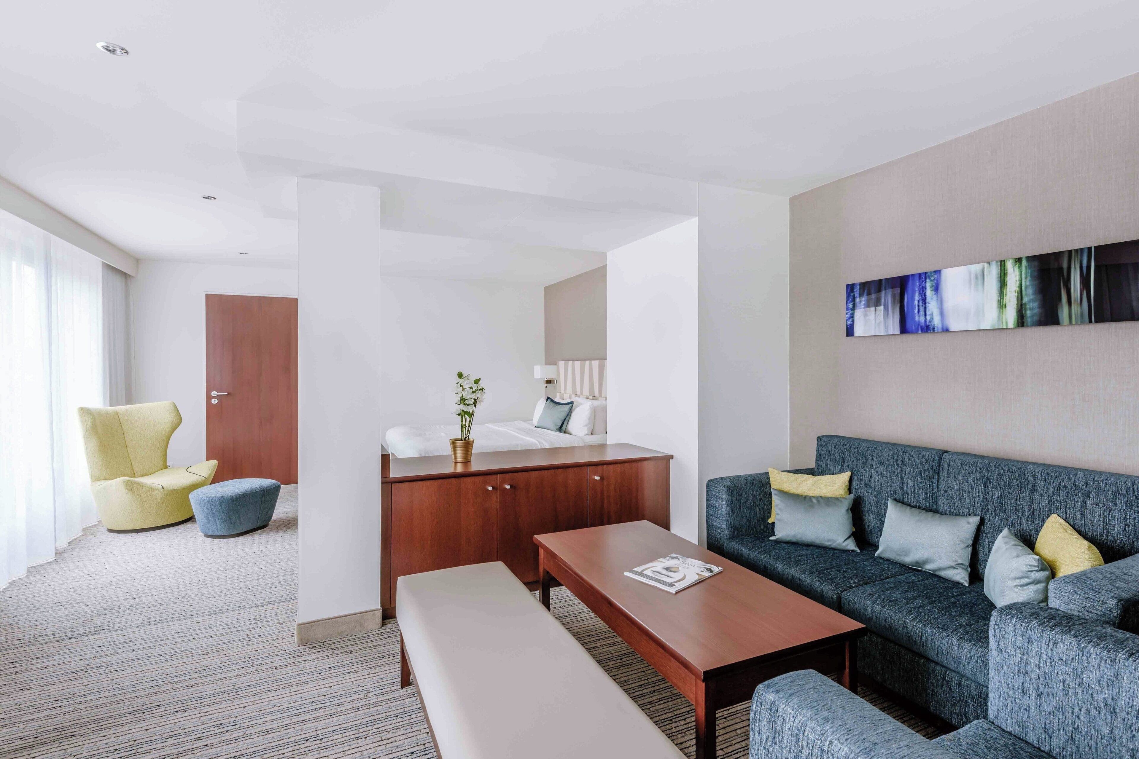 hypo-allergenic bedding, in-room safe, desk, laptop workspace