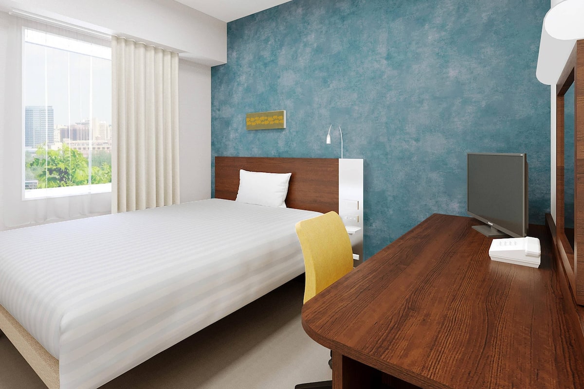 Habitación doble estándar, para no fumadores | Ropa de cama de alta calidad, escritorio y cortinas blackout