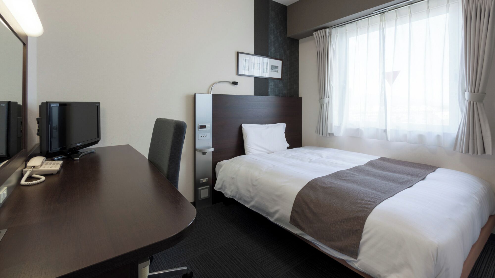 Ropa de cama de alta calidad, escritorio y cortinas blackout 
