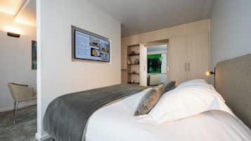 Suite Premium, 1 letto king, non fumatori, vasca da bagno (Separate Living Room) | 1 camera, biancheria in cotone egiziano