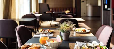 Desayuno buffet todos los días (con cargo)