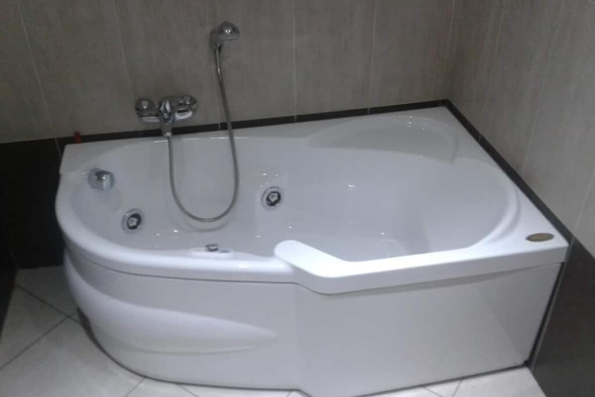 comfort triple room | jetted bathtub