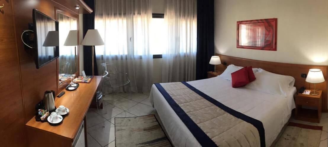 Down comforters, in-room safe, desk, laptop workspace