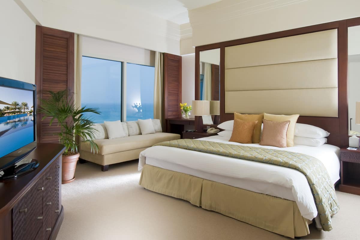 1 bedroom, premium bedding, minibar, in-room safe