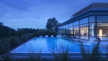 Piscina coperta, piscina all'aperto