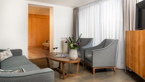 Premium bedding, in-room safe, desk, blackout curtains